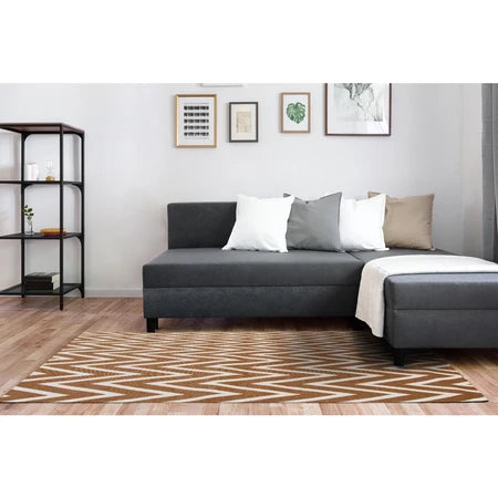 Tapete Para Sala ou Quarto 3,00M x 1,32M Antiderrapante Chevron Caramelo e Cru